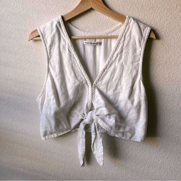 Abercrombie & Fitch Tops - Abercrombie & Fitch Front Tie Crop Top